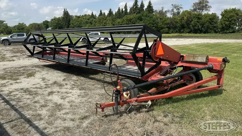 Case IH 75 Pull-Type Swather