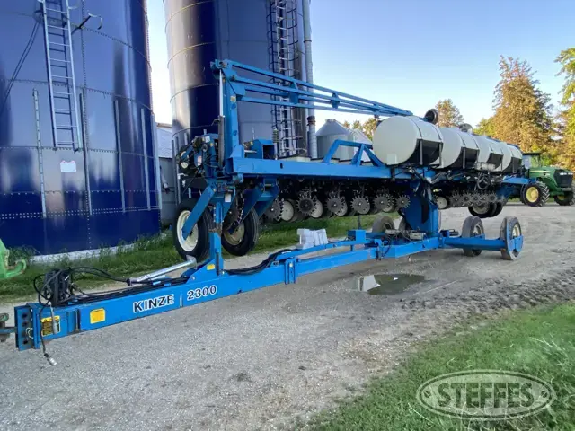 1992 Kinze 2300