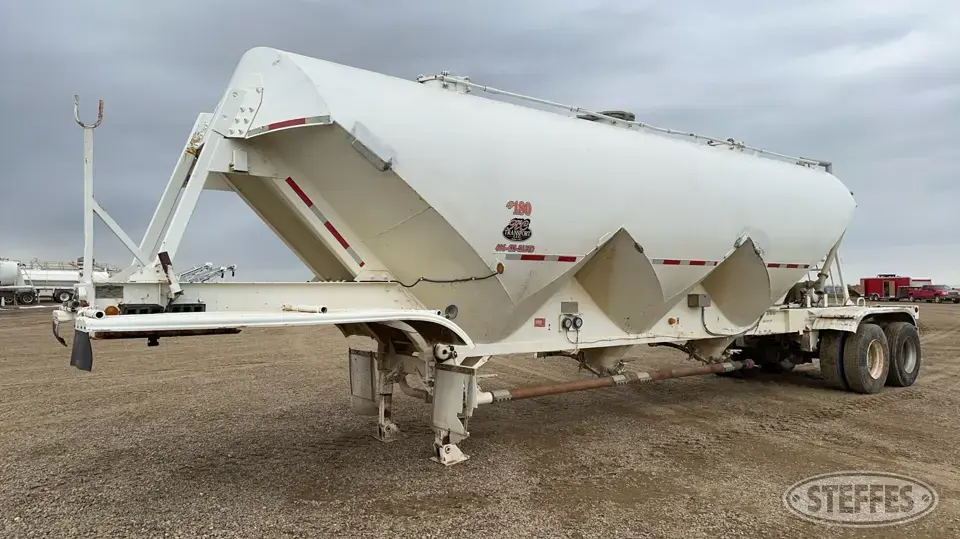 1980 Fruehauf HAB-F2-1200 Pneumatic Trailer