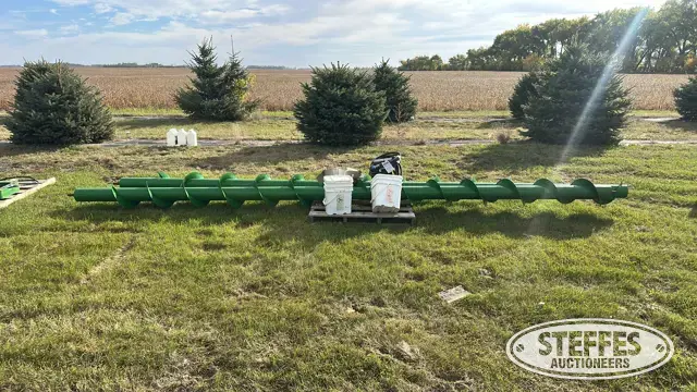 John Deere 40' draper head cross auger