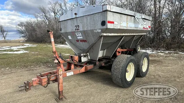 Pull-type fertilizer spreader
