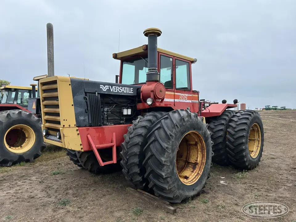 1984 Versatile 895 4WD Tractor