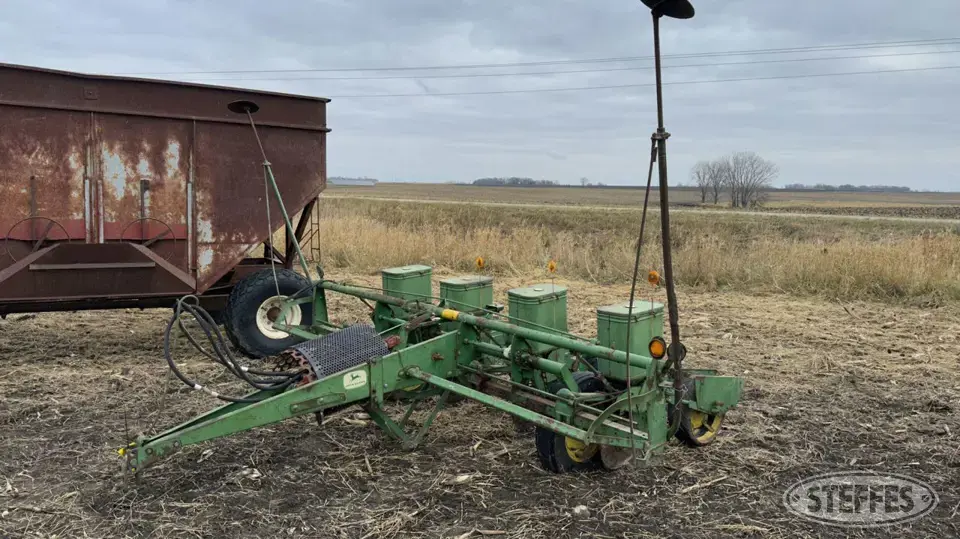 John Deere 1240 Less Than 12 Row Planter