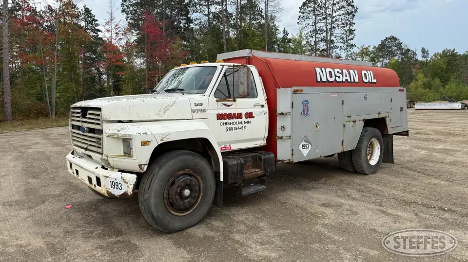 1987 Ford F700 Fuel-Lube Truck