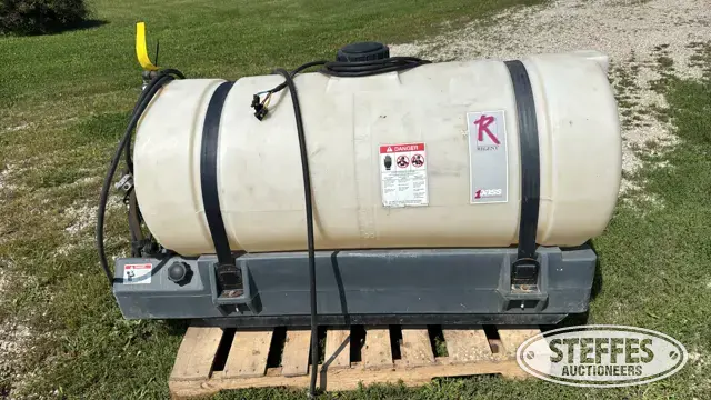 Sprayer tank