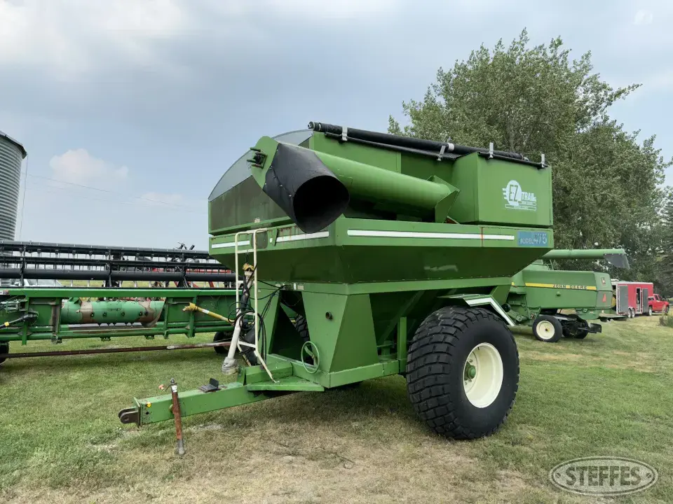 E-Z Trail 475 Grain Cart