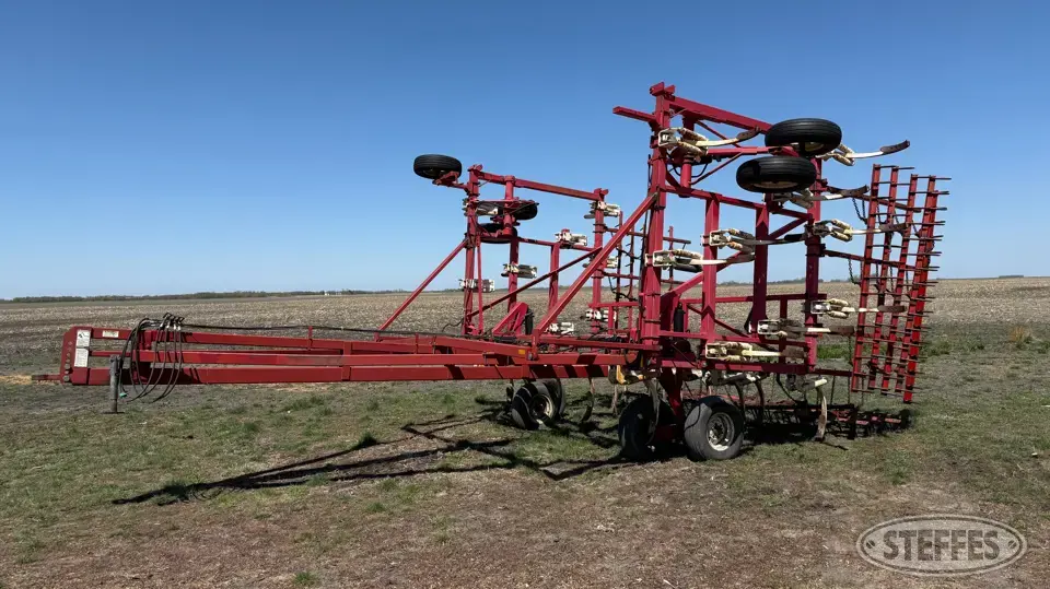 Wil-Rich 4400 Chisel Plow