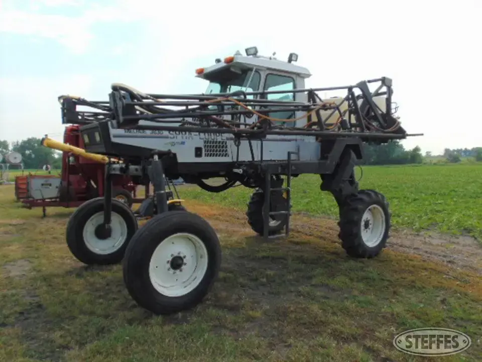 1998 Melroe 3630 Self-Propelled Sprayer