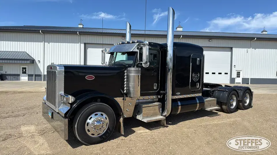 2007 Peterbilt 379 EXHD Conventional Truck with Sleeper