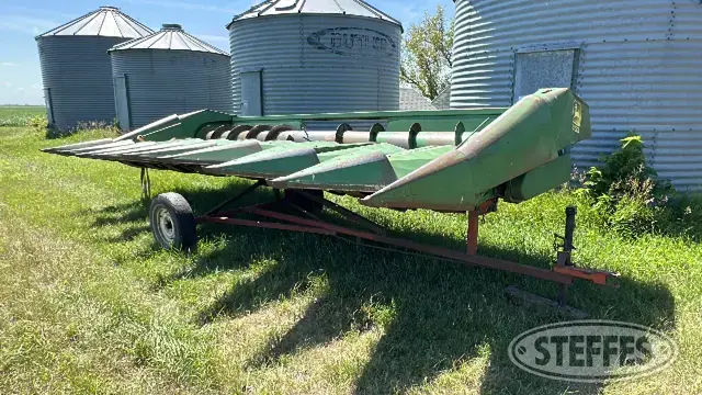 John Deere 853