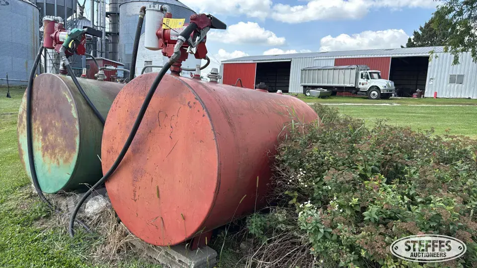 550 gal. horizontal fuel tank