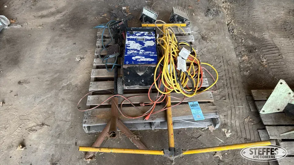 NAPA battery charger Shop Equipment-Other