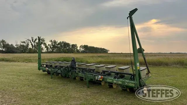 John Deere 7300