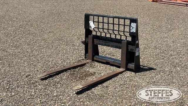CAT skid steer pallet forks
