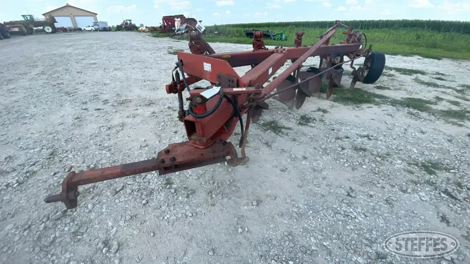 International 720 Plow