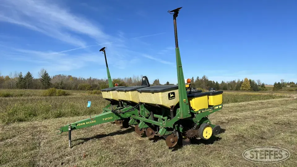 John Deere 7200 MaxEmerge II Less Than 12 Row Planter