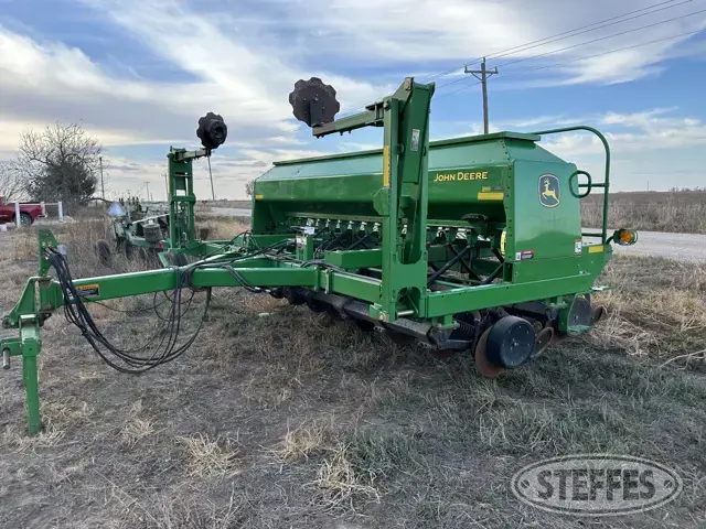 2004 John Deere 1590