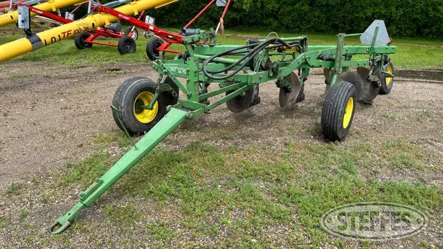 John Deere 3100