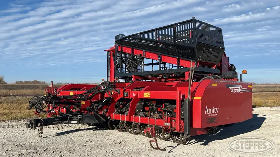 2022 Amity 2720 Sugarbeet Harvester