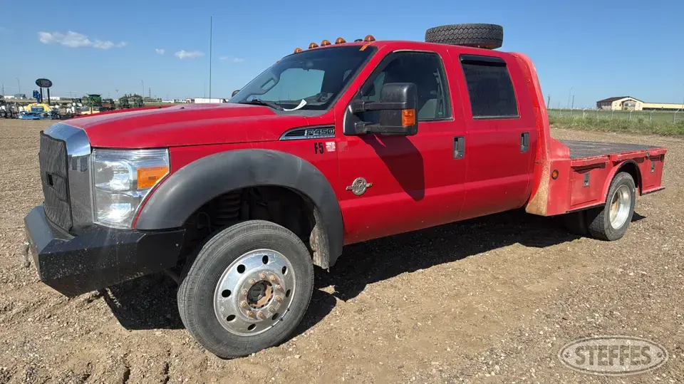 2011 Ford Super Duty F-450 XLT Flatbed Truck