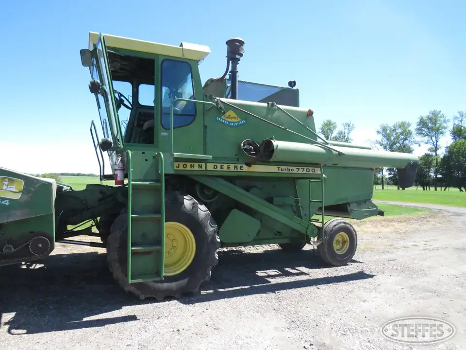 1978 John Deere 7700 Combine