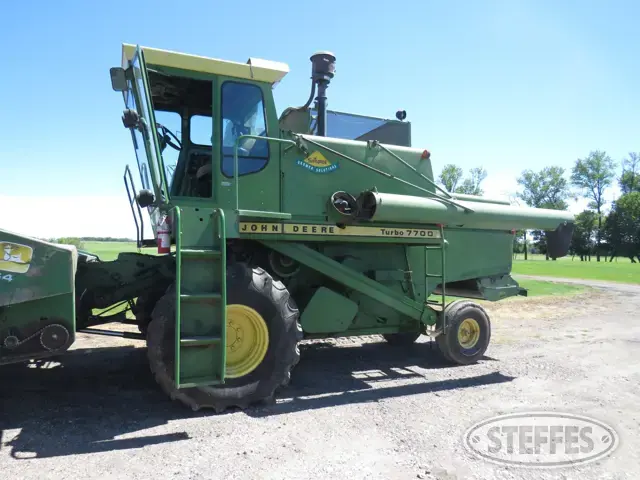 1978 John Deere 7700