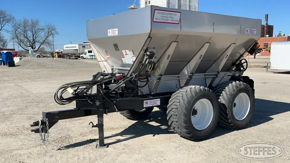 Chandler 20 PTT-FT Pull-Type Dry Spreader