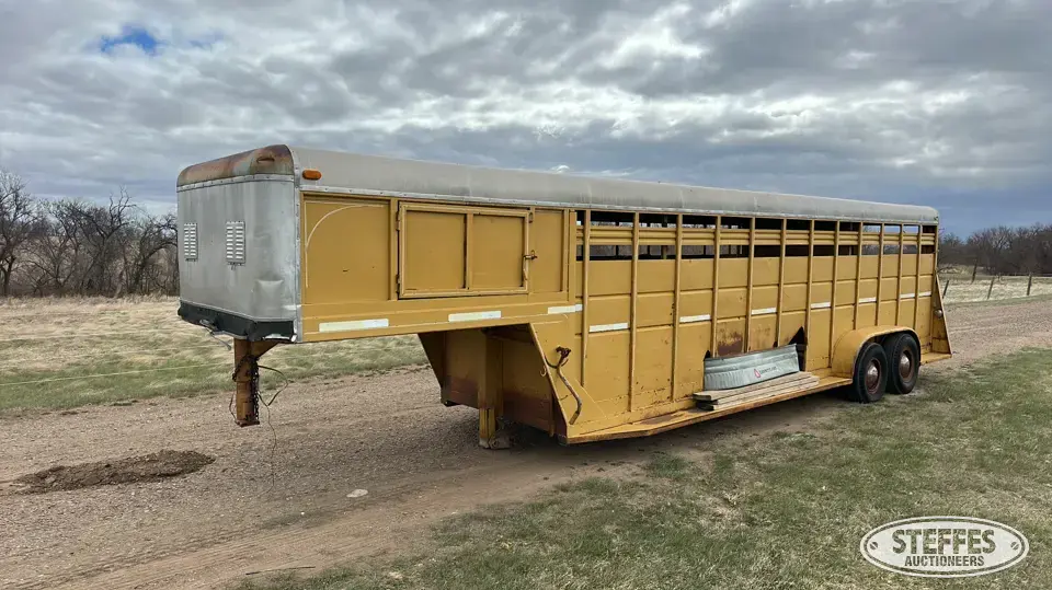 1973 Circle H Gooseneck Livestock Trailer
