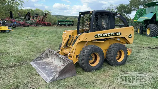 2000 John Deere 270
