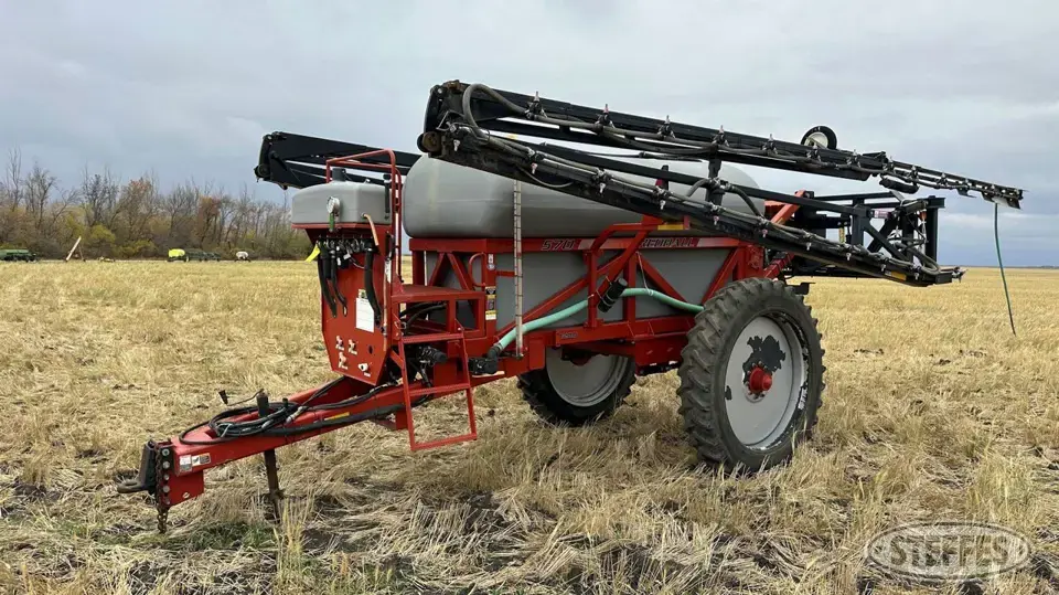 Redball 570 Pull-Type Sprayer