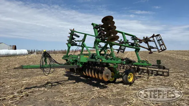 John Deere 714