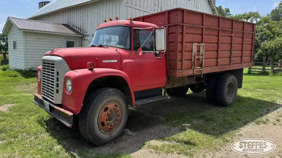 1975 International Loadstar 1700 Grain Truck
