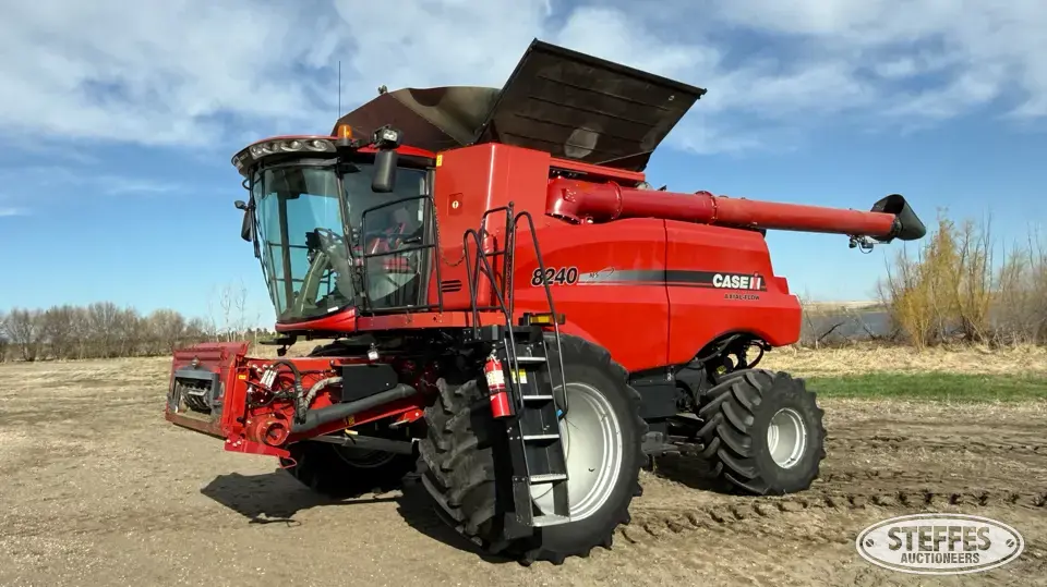 2015 Case IH 8240 Combine