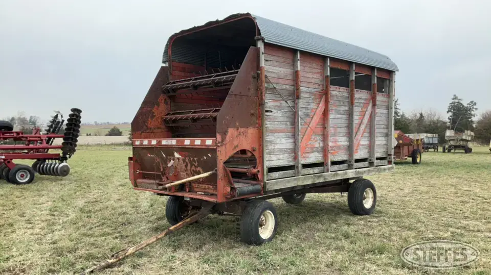 Gehl BU 710 Forage Wagon