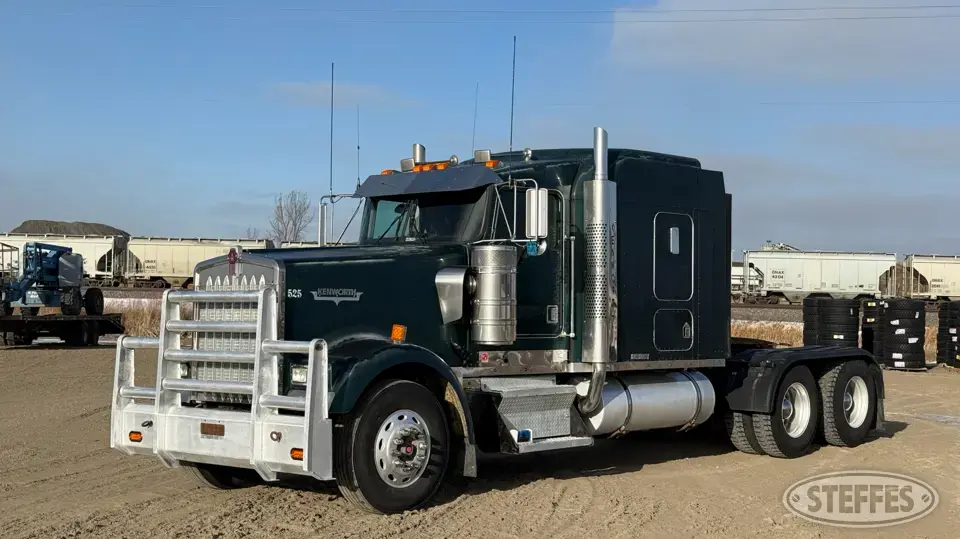 1998 Kenworth W900L Conventional Truck with Sleeper