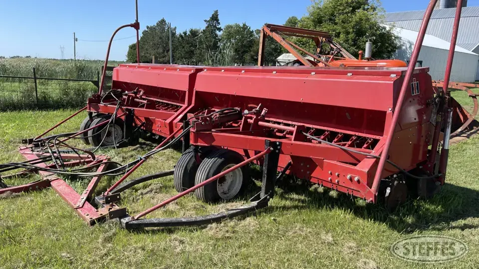 International 6200 Press Drill