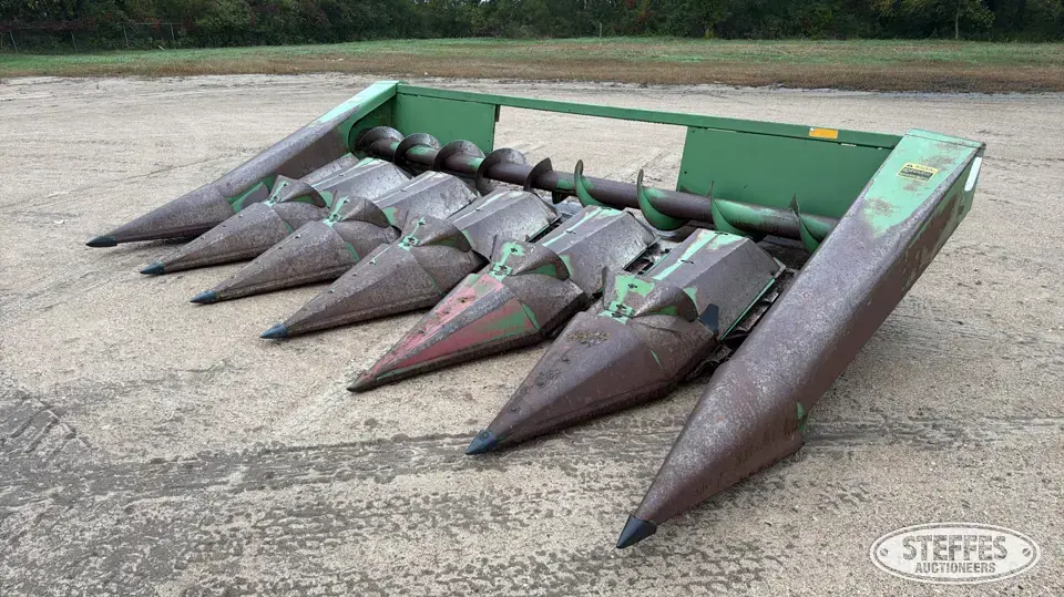 John Deere 643 Corn Head