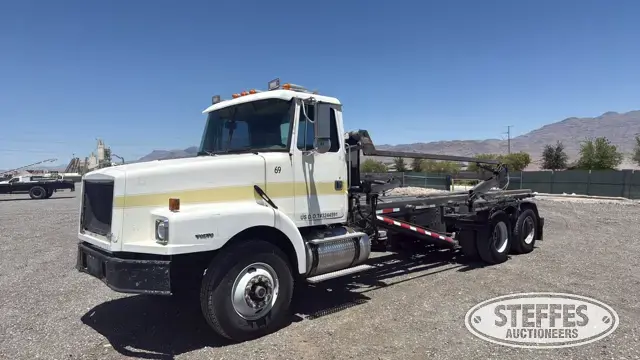 1999 Volvo WG64