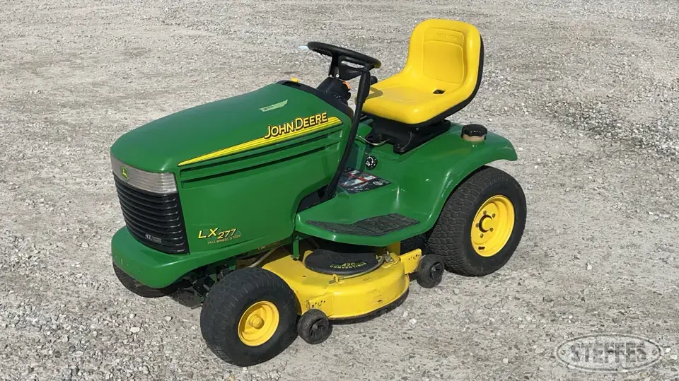 2002 John Deere LX277 Lawn Tractor
