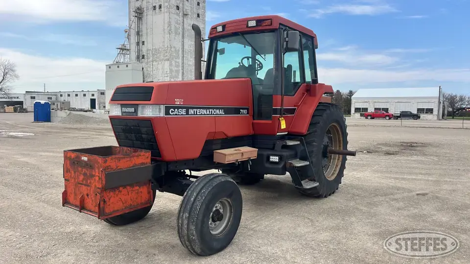 1989 Case IH Magnum 7110 2WD Tractor