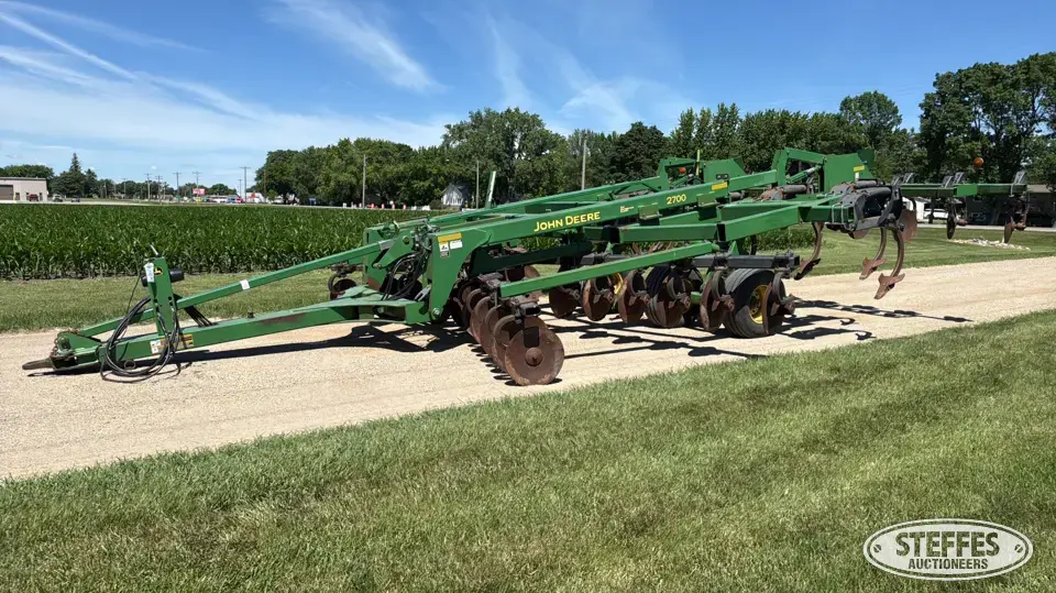 John Deere 2700 Ripper