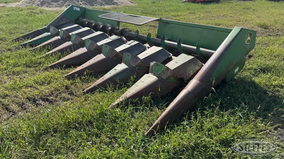 John Deere 843 Corn Head