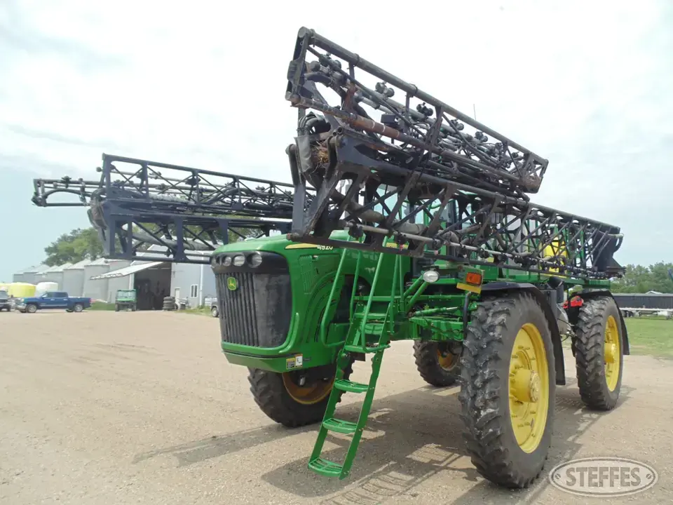 2004 John Deere 4920 Self-Propelled Sprayer