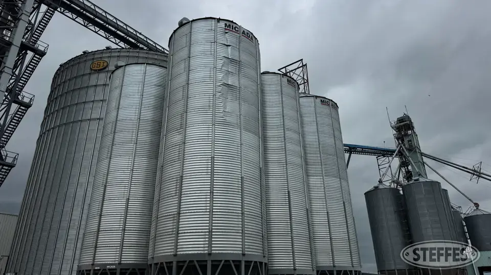 1999 Micada Hopper Bin