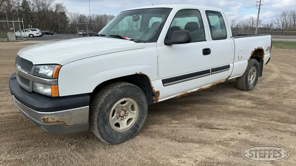 2004 Chevrolet 1500 Silverado Half Ton Pickup