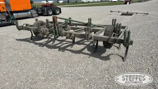 John Deere 100