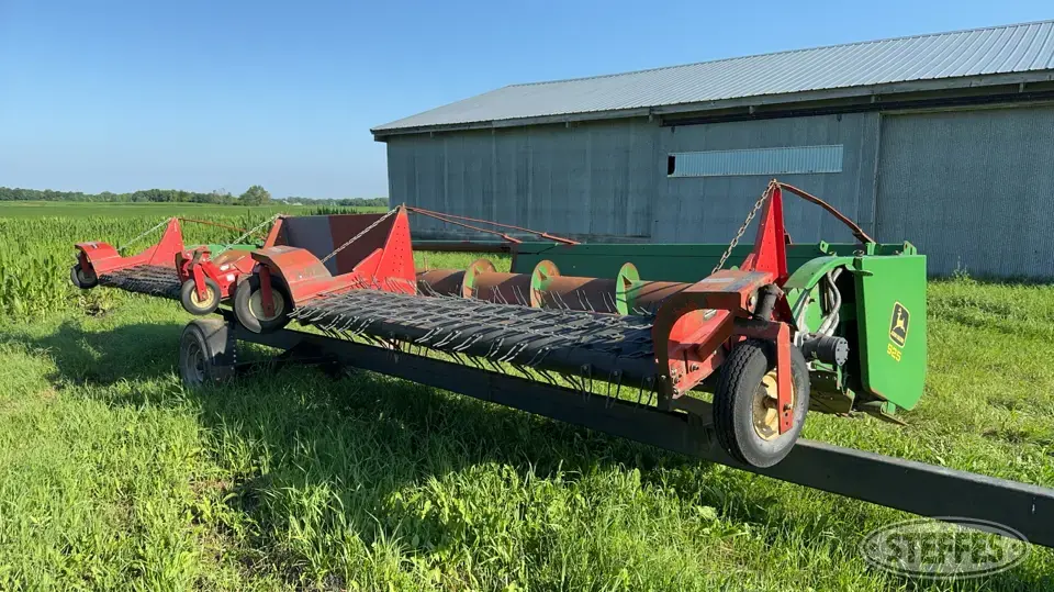 John  Deere 925 Pickup Head