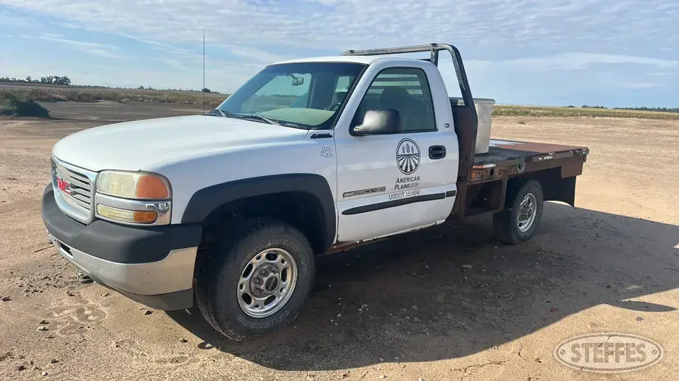 2002 GMC Sierra 2500HD Flatbed Truck
