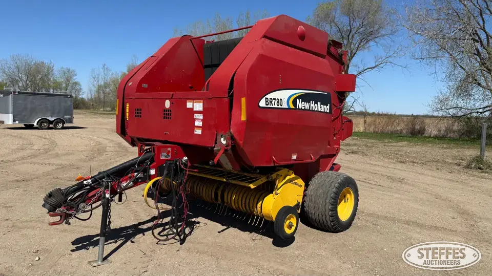 New Holland BR780A Round Baler