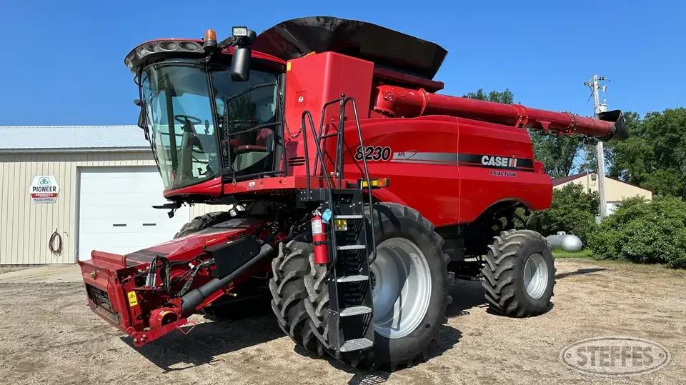 2013 Case IH 8230 Combine